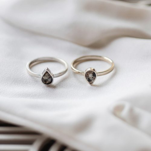 Csepp alakú köves 925 ezüst gyűrű hamvakkal